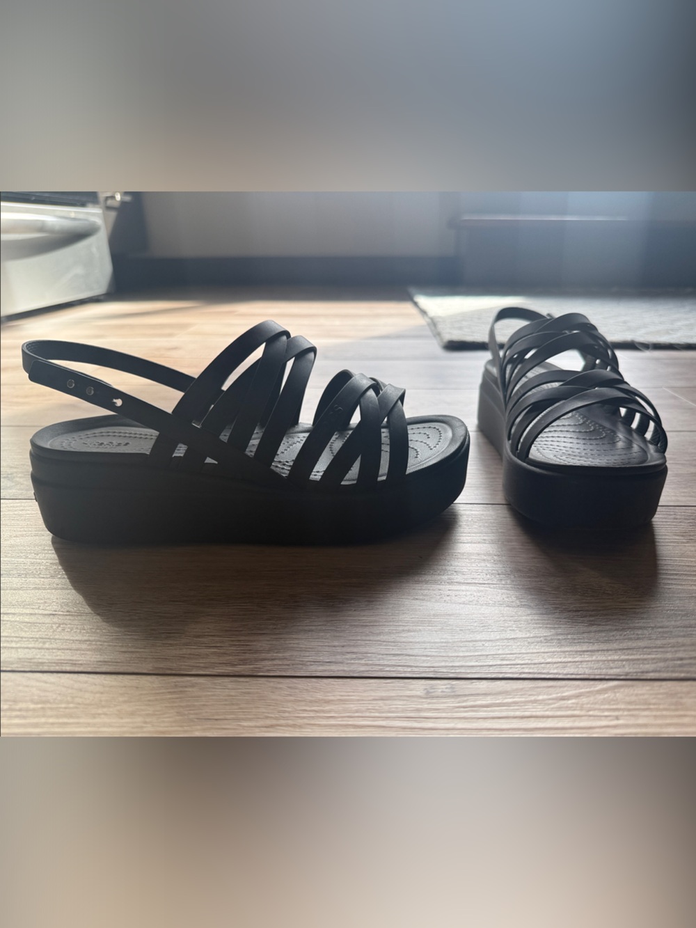 CROCS Strappy Platform Sandals (black, 9 wide)